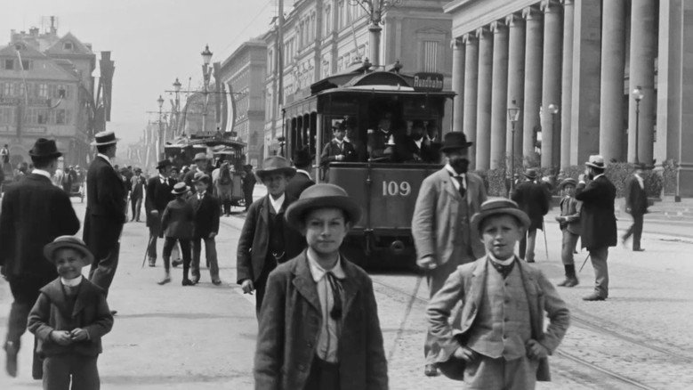 Lumière, Le Cinéma! still 2