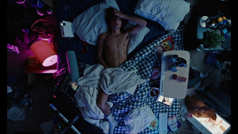 looksMAXXING still 3