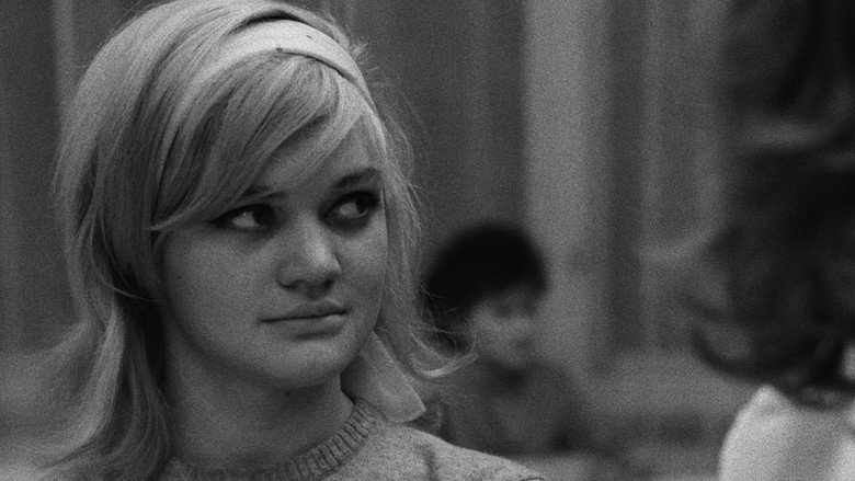 Loves of a Blonde still 5