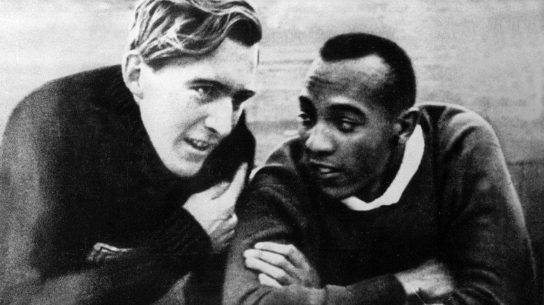 Jesse Owens et Luz Long : le temps d'une étreinte still 1