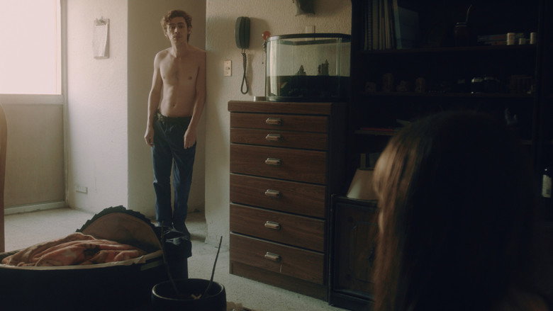 Mia still 2