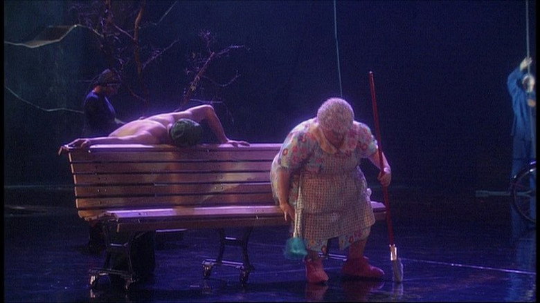 Cirque du Soleil: La Nouba still 4